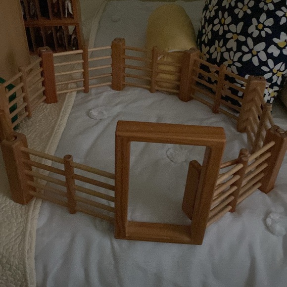 Melissa and Doug folding horse stable - Picture 7 of 7